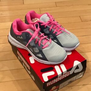 New in Box - FILA Panorama 7 TN - gray & pink - size 5